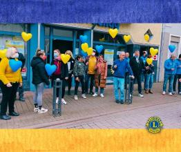 Hilfsgüter packen für die Menschen in der Ukraine